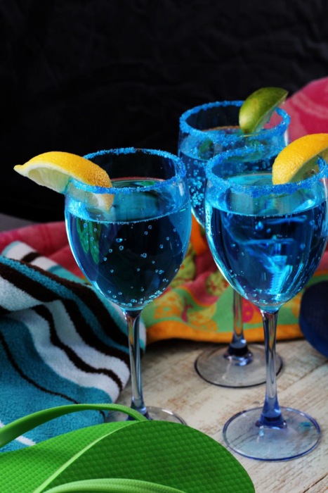 these sparkling blue drinks with lemon wedges are fancy mermaid drinks!